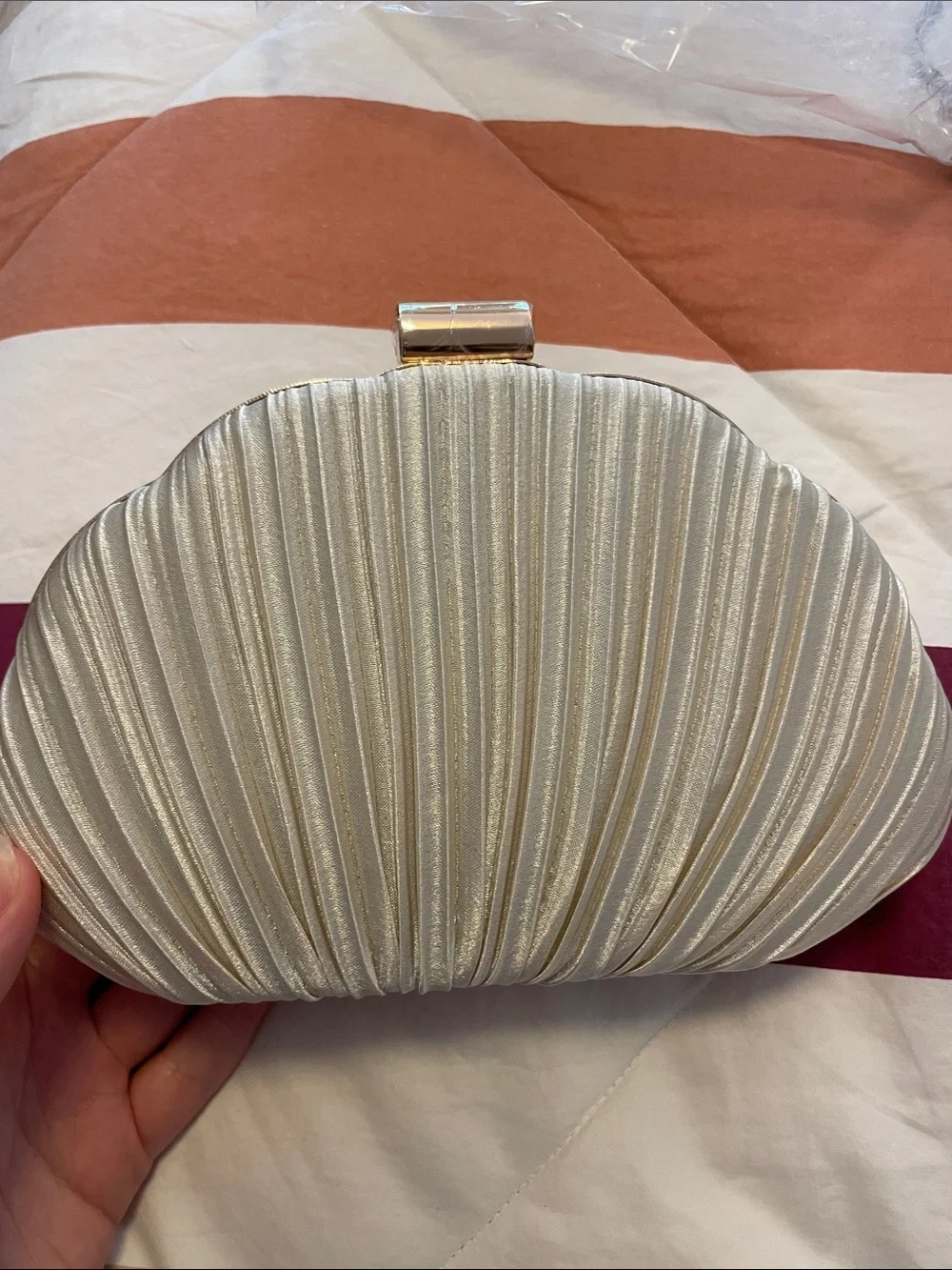 Elegant Pearl-White Shell Clutch Handbag